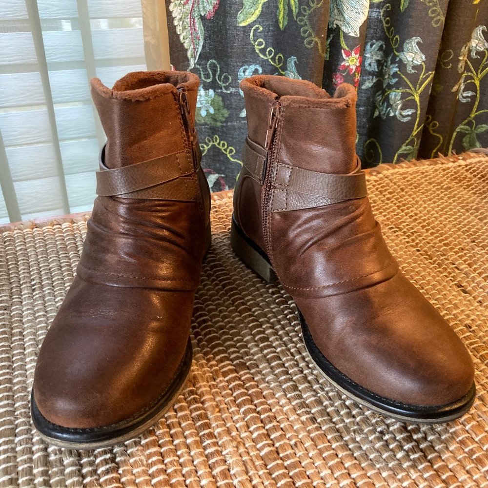 BareTraps Brown Zip Up Ankle Boot 6M
